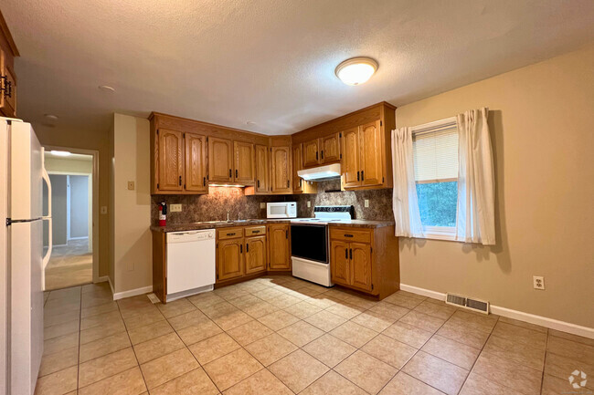 Building Photo - 113 Saybrook Rd Unit 1b Rental