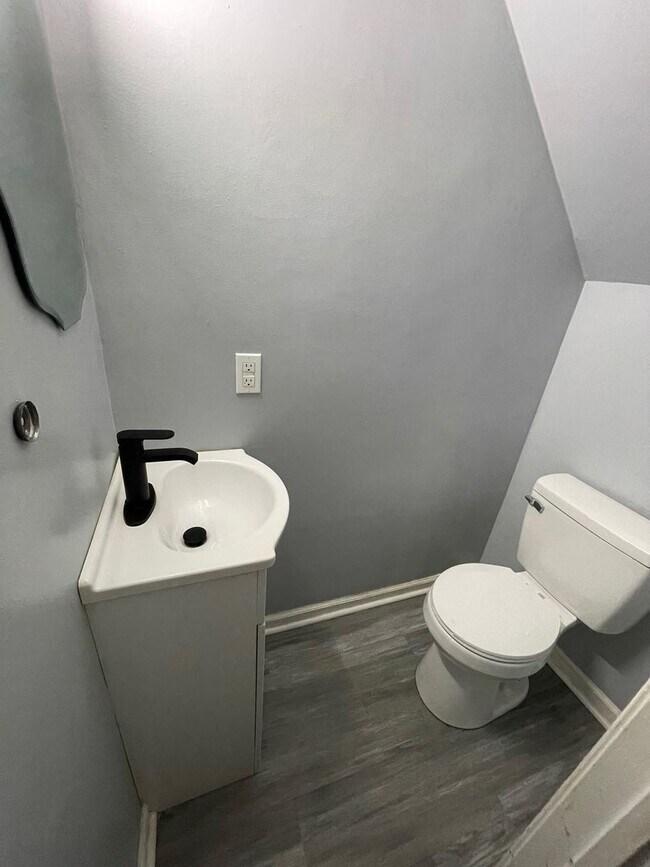 Photo - Updated 2 Bedroom Unit! Unit 927