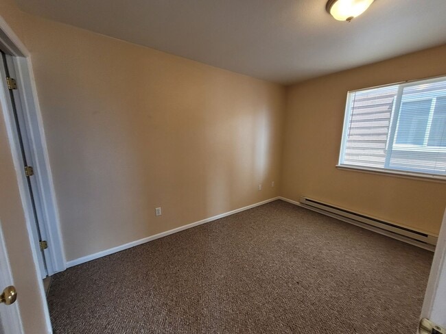 Building Photo - 912 E Symons St Unit B