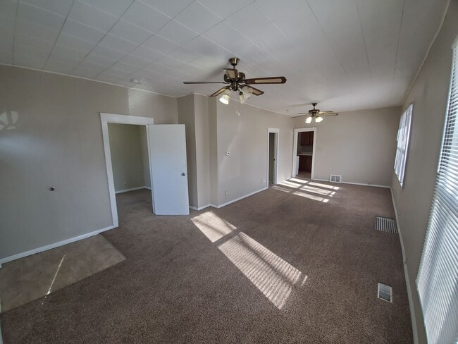 Building Photo - 2 bedroom, 1 bathroom rental home!