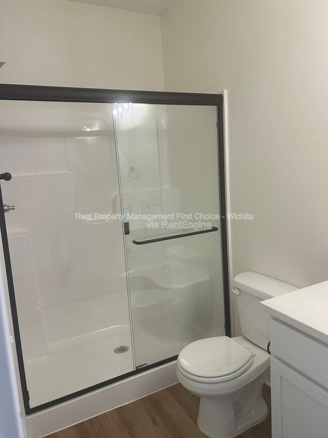 Photo - 17010 Kashmir St