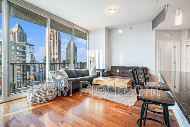 Photo - 1080 Peachtree St NE Condominio Unidad 1912