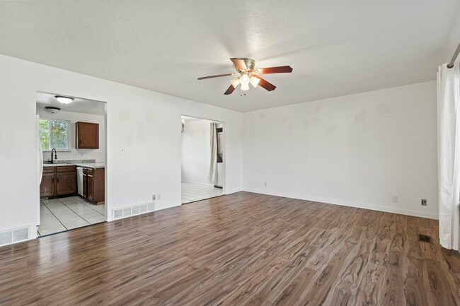 Photo - 819 W 2300 N