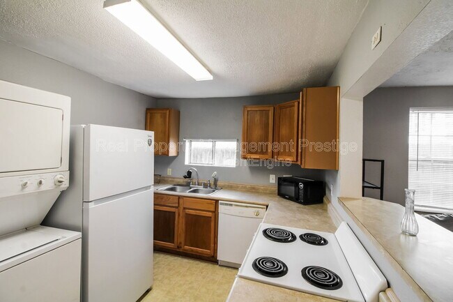 Photo - 610 Avenue H Unit 5