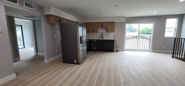 Photo - 5725 Klump Ave Unit 5725