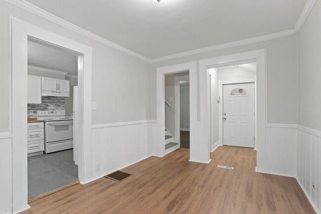 Photo - 393 Huntington St