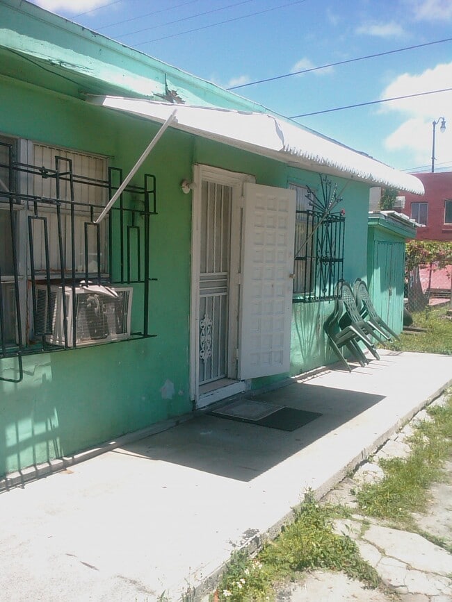 Photo - 261 NW 35th St Unit 5