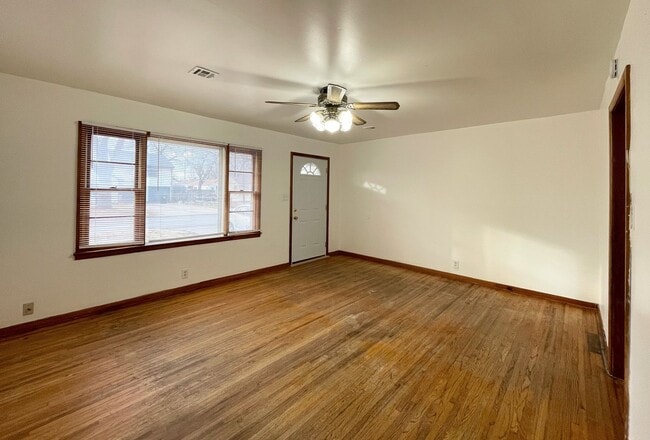 Photo - Spacious 2-Bed 1-Bath House