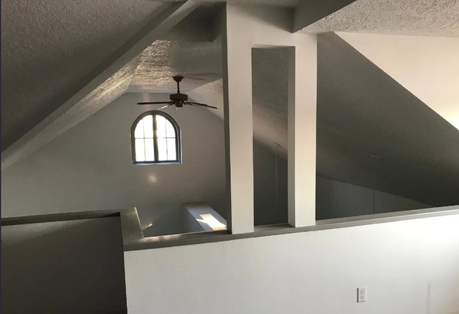 En el desván - 5830 S Kelly Ave Unidad #1