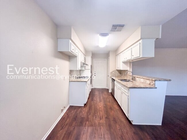 5311 Lincoln Town Dr