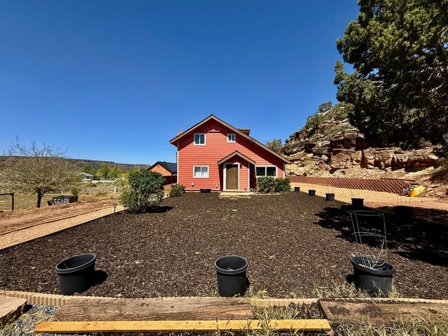 Photo - 4-BR Home with Horse Privileges in Apple Valley