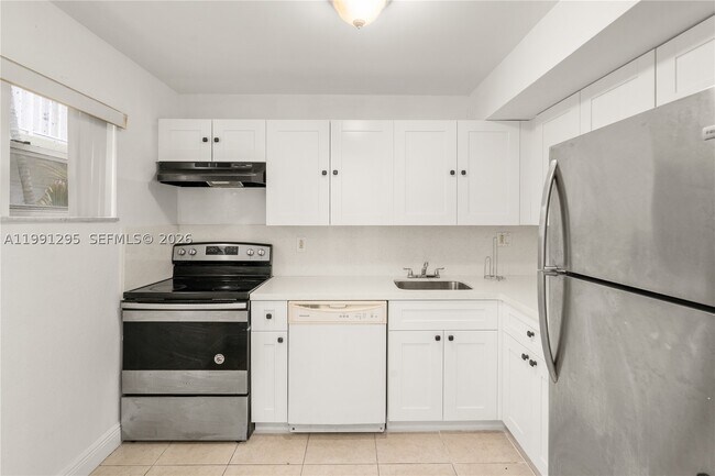 4205 N University Dr Unit 205
