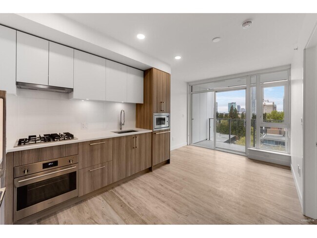 9675 King George Blvd Unité 12XX
