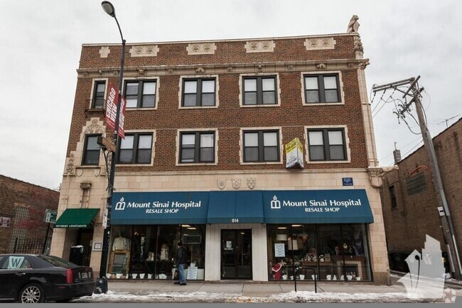 Building Photo - 818 W Diversey Pkwy Rental