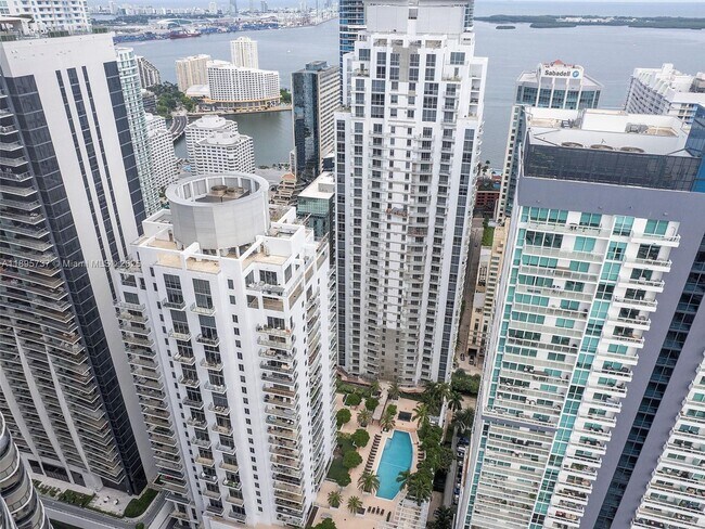 Photo - 1060 Brickell Ave Unidad 2413
