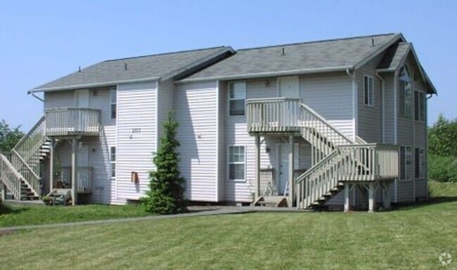 Building Photo - 2 Bed, 1 Bath Apartment with Parking Space... Unit # 1