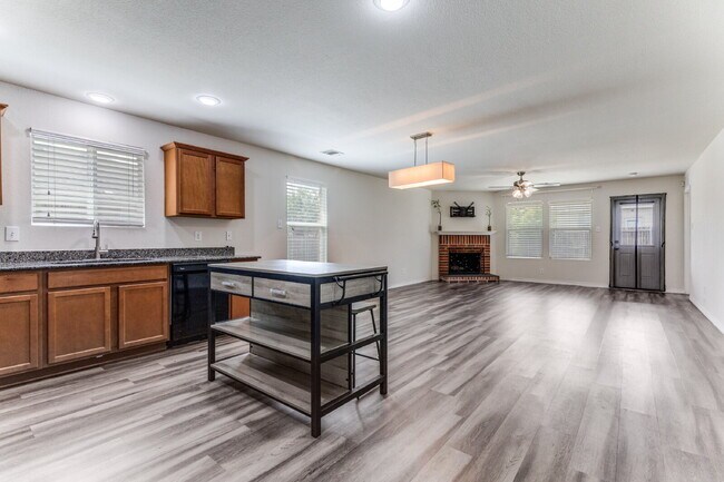 Photo - "Charming 3-Bedroom Home with 2.5 Baths and Spacious Living in Fort Worth!"