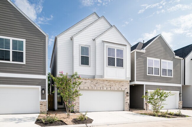 Photo - 417 Stonework Garden Ln