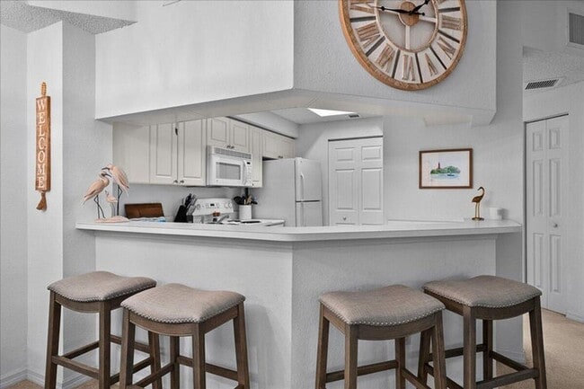 Building Photo - 3020 Alcazar Pl