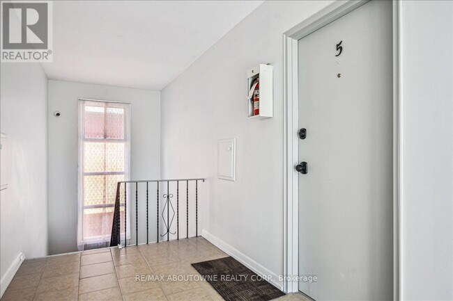 Photo - 2 Wesley St Unit 5