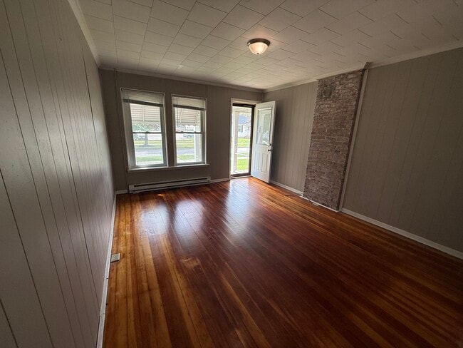 Photo - 193 Maple St