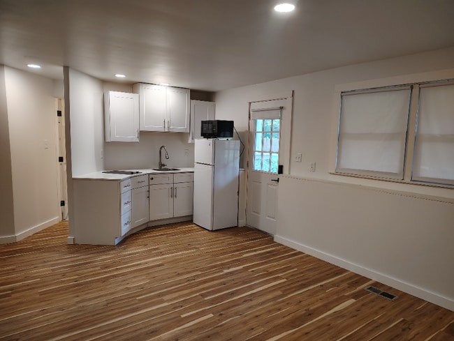 Building Photo - 1 Aurora Rental