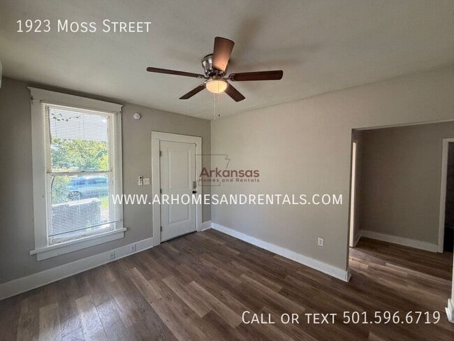 Photo - 1923 Moss St