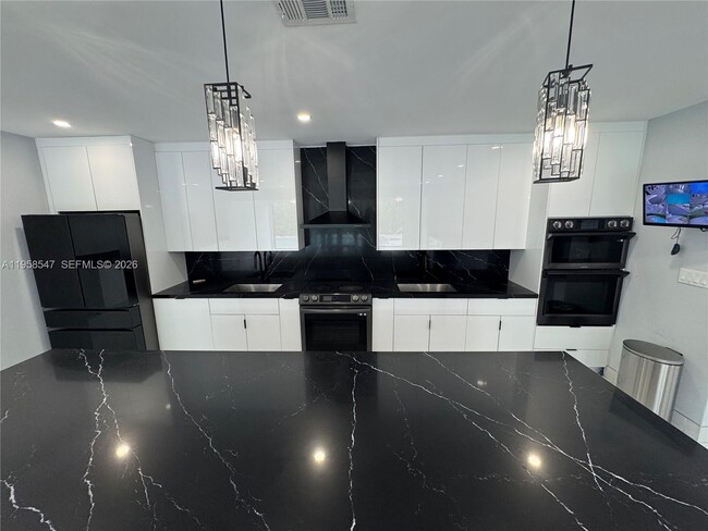 Photo - 575 NE 179th Dr