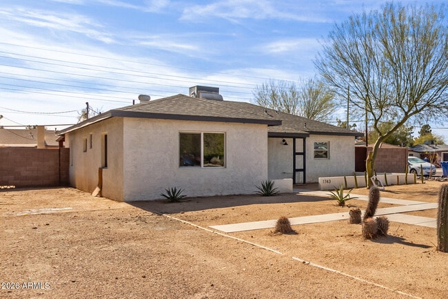 1743 W Verde Ln