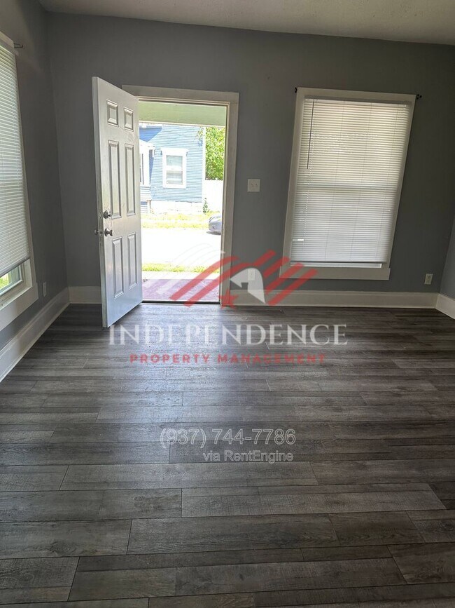 Photo - 419 Alberta St