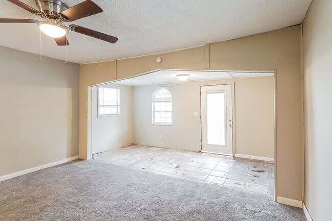 Photo - 128 Ann Dr SW