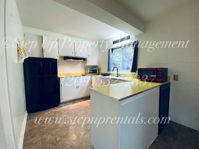 Photo - 483 E Jackson St