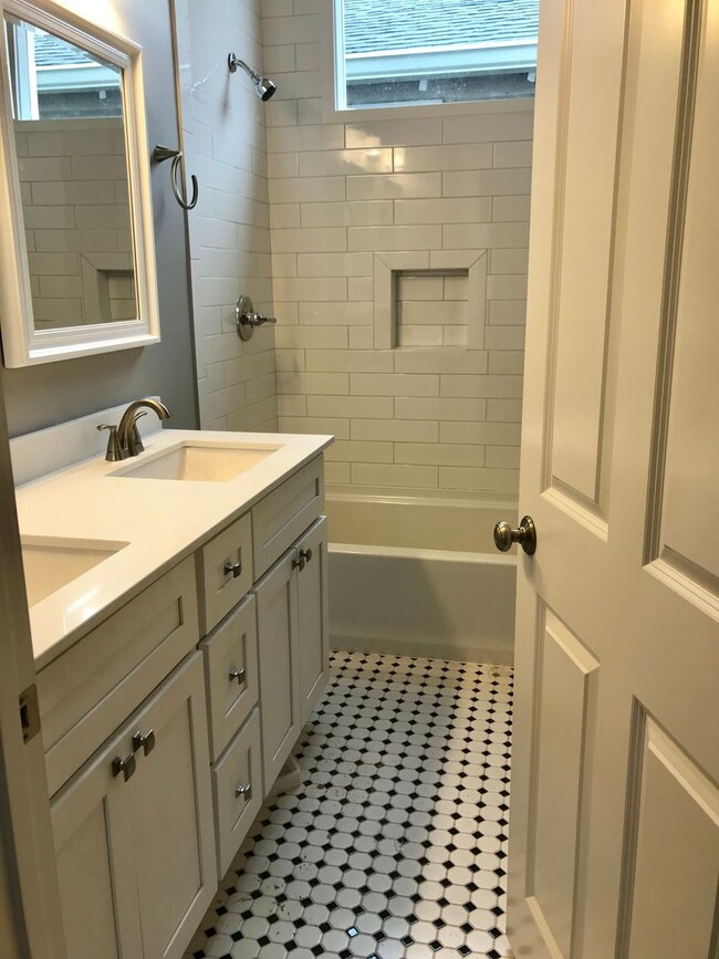 Photo - 917- 919 N Prieur Unit 919 N Prieur