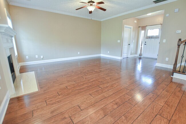 Photo - Pet Friendly Three Bedroom!