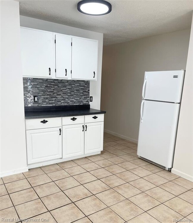 Photo - 29518 Joy Rd