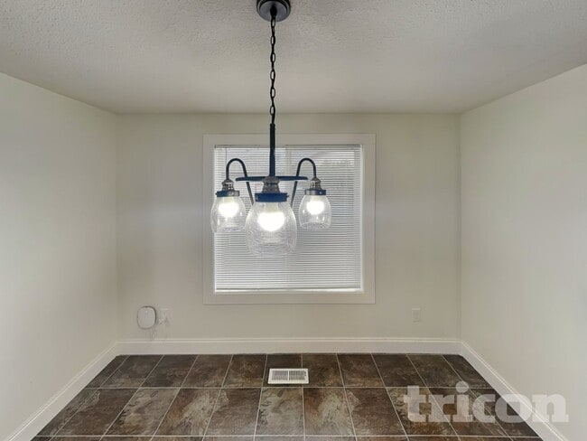 Photo - 407 SW Scotton Way