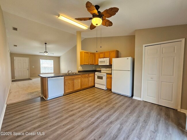 Photo - 857 Buchanan Ave SE