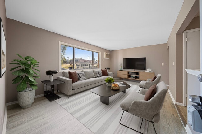 Photo - Lakeland Apartments ::OPEN HOUSE::