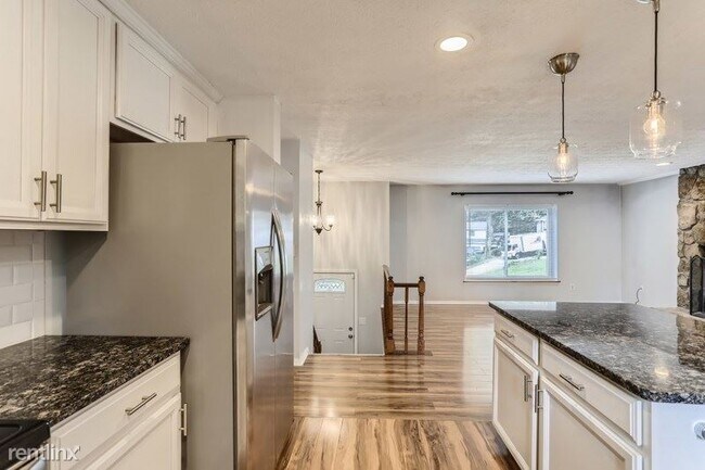 Photo - 3 br, 2.5 bath House - 5909 Chatham Court ...