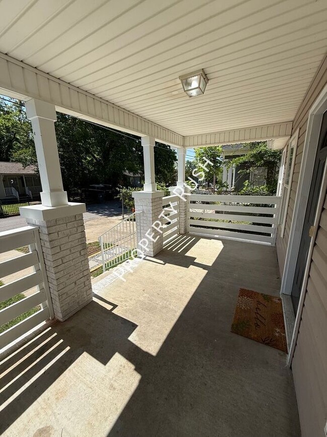 Photo - 709 N Holly St