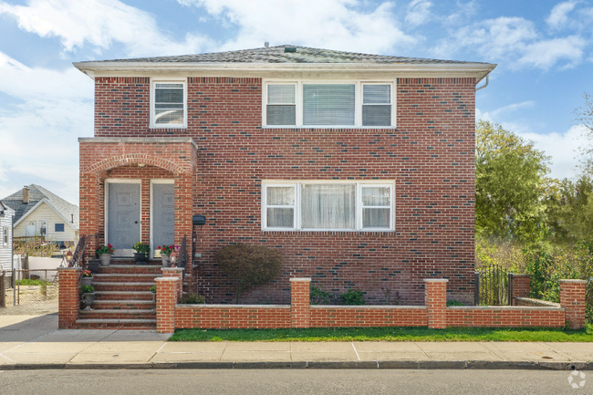 Building Photo - 414 Elm St Unit 2 Rental