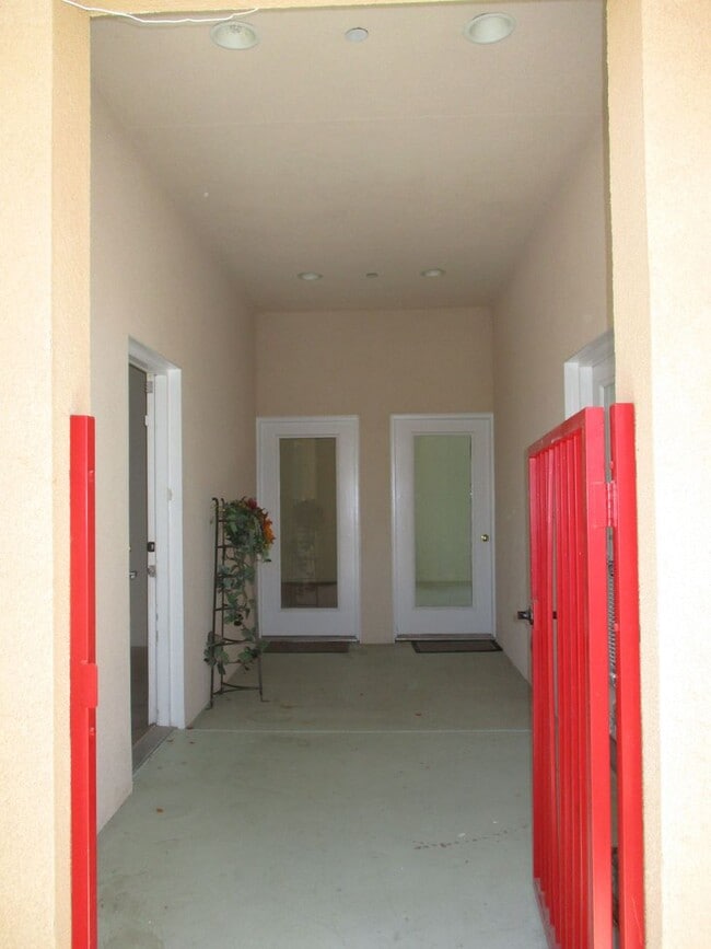 Building Photo - 3760 E Calle De Carlos Unit Apt 01