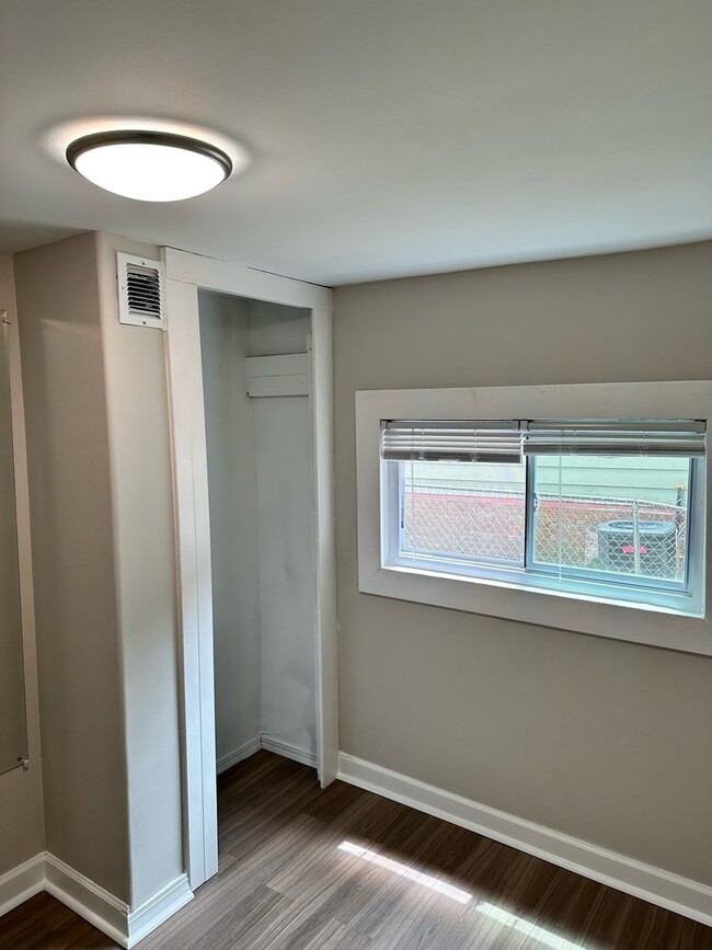Photo - 120 N State St
