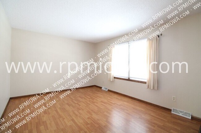 Photo - Fenced in Yard! 3 Bedroom, 1 Bath Home in ...