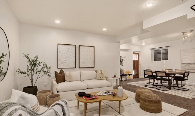 Sala de estar - 1509 Pratt St Unidad Private Basement