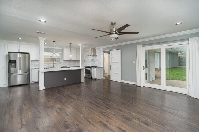Photo - 8326 Hazen St