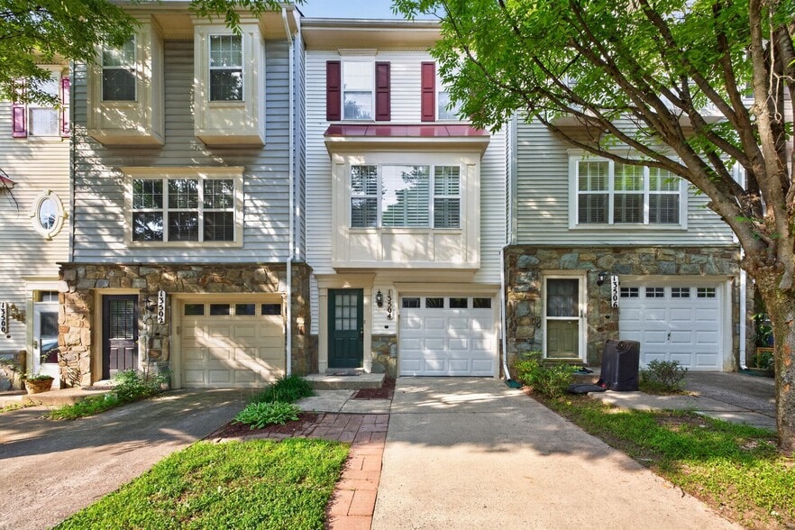 13504 Hamlet Square Ct