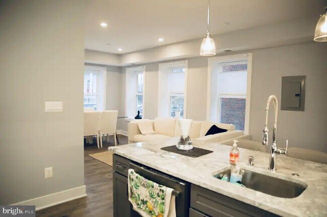 Photo - 1340 Nicholson St NW Unidad 4