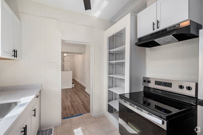 Building Photo - 3 bed 1 bath - newly updated, central air,... Rental