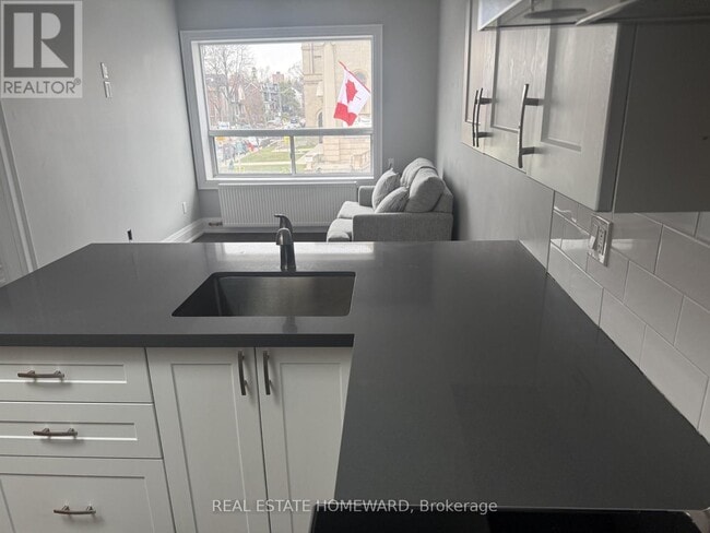 Photo - 611 Danforth Ave
